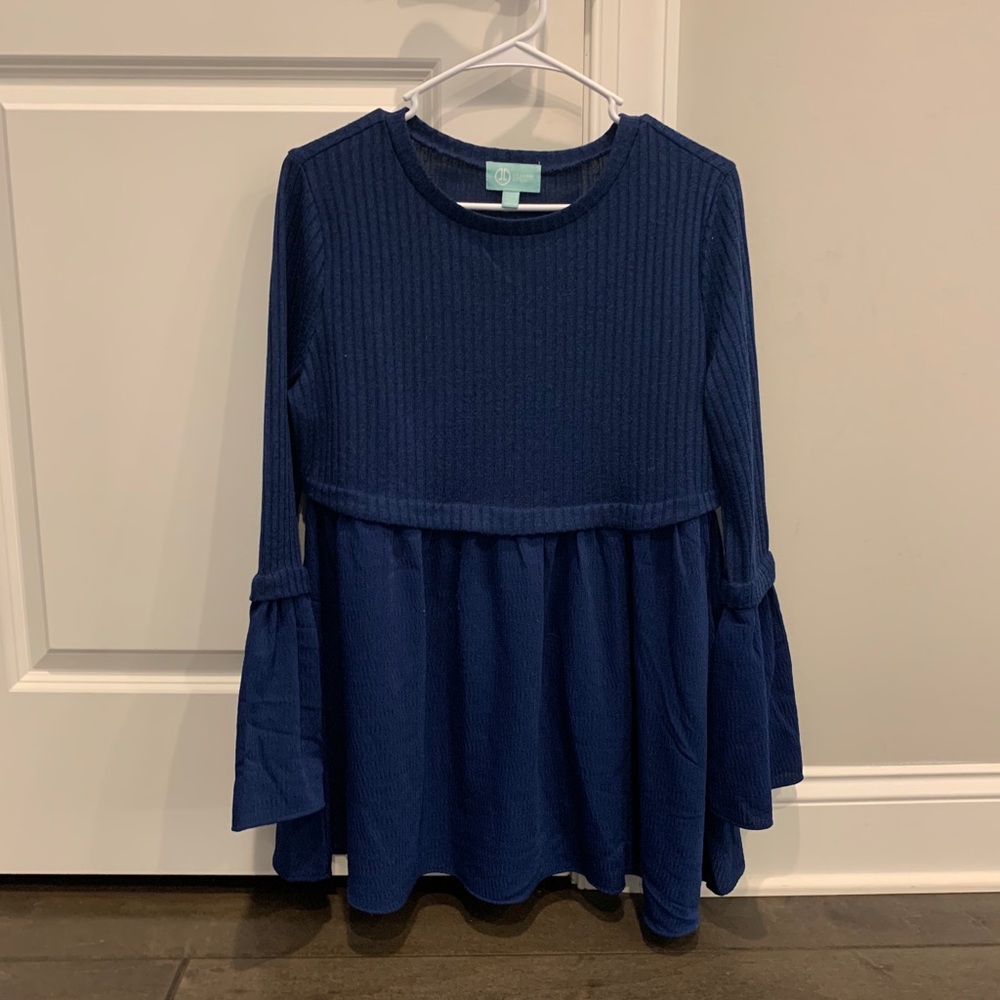 Liz Lange maternity top with bell sleeves